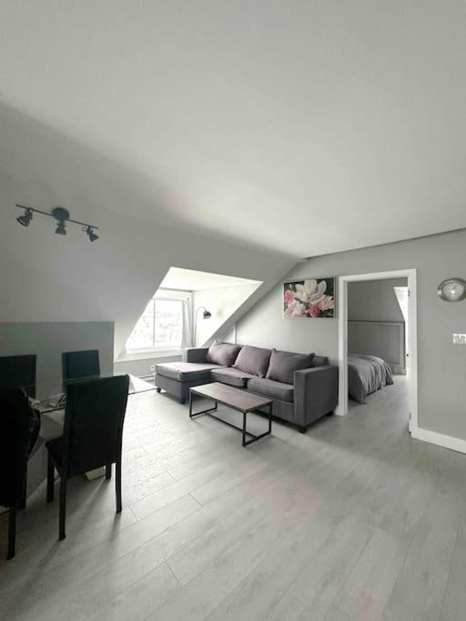 Unique Modern Luxury 2 Bedroom Apartment Rental Chapleau Екстериор снимка