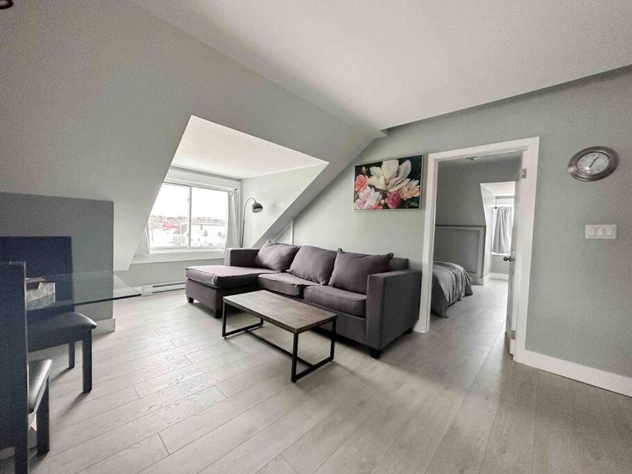 Unique Modern Luxury 2 Bedroom Apartment Rental Chapleau Екстериор снимка